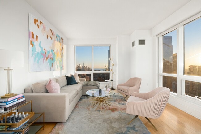Building Photo - 350 W 42nd St