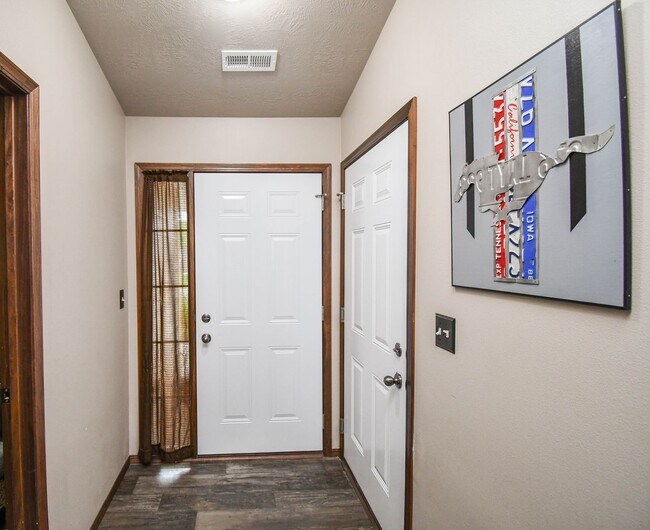 Foto del edificio - 6010 W Bloomfield Pl