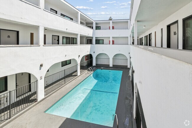 2 habitaciones, 1,5 baños - 800 pies cuadrados - Vista - Woodman Apartments