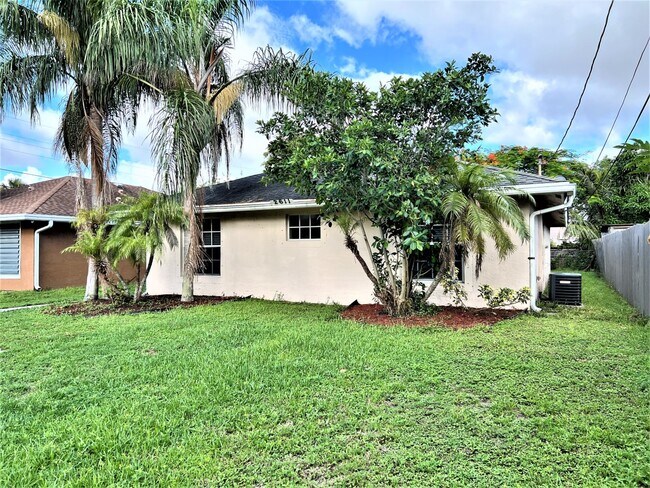 Building Photo - 2611 Alexander Ave