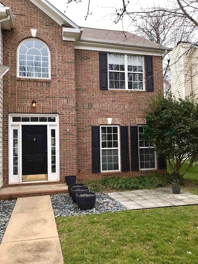 Building Photo - 9415 Willow Tree Ln