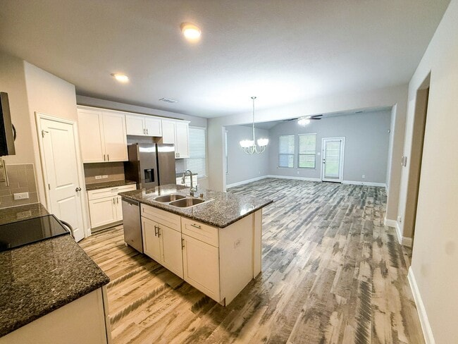 Building Photo - 2620 Empire St