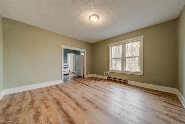 Building Photo - 802 Pine St