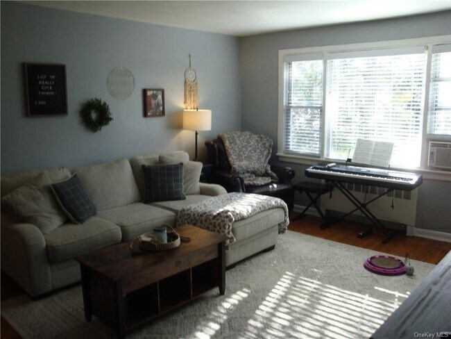 Building Photo - 2 Soundview Ave