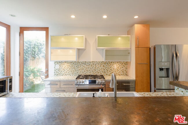 Building Photo - 834 Indiana Ave