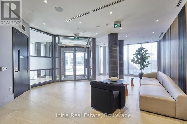 Photo du bâtiment - 2545 Simcoe St N