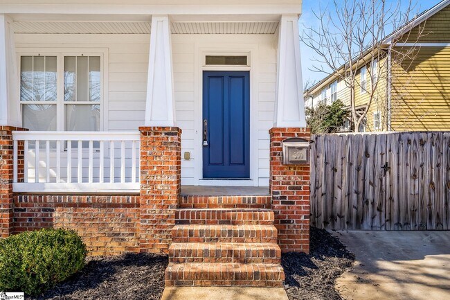 Building Photo - 309 Echols St