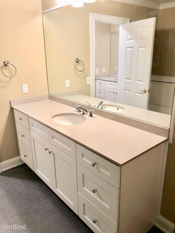 Building Photo - 2 br, 1.5 bath Townhome - 131 woodcock knowls