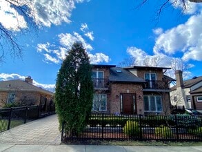 Building Photo - 1052 Margret St