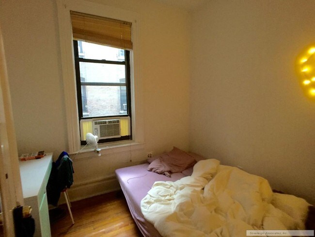 Building Photo - 211 W 108th St