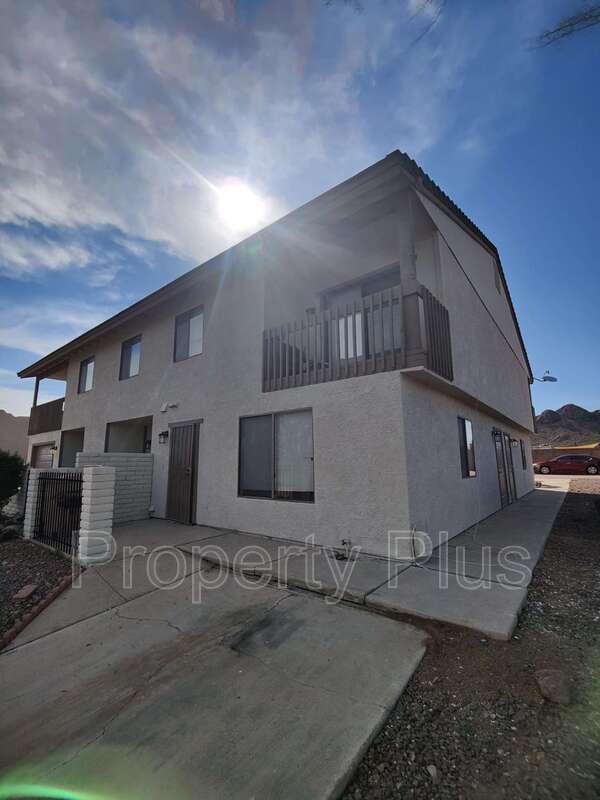 Building Photo - 10428 E La Palma Ave