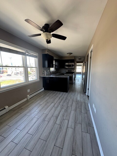 Foto del edificio - 7249 W Belmont Ave