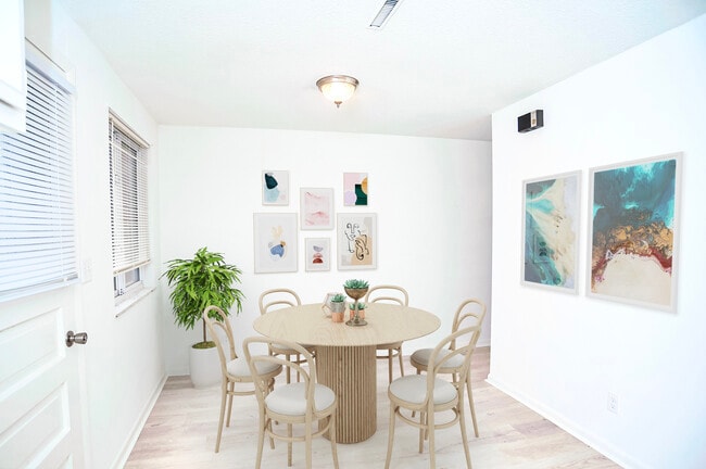 Foto del edificio - 105 E Barnes Ave