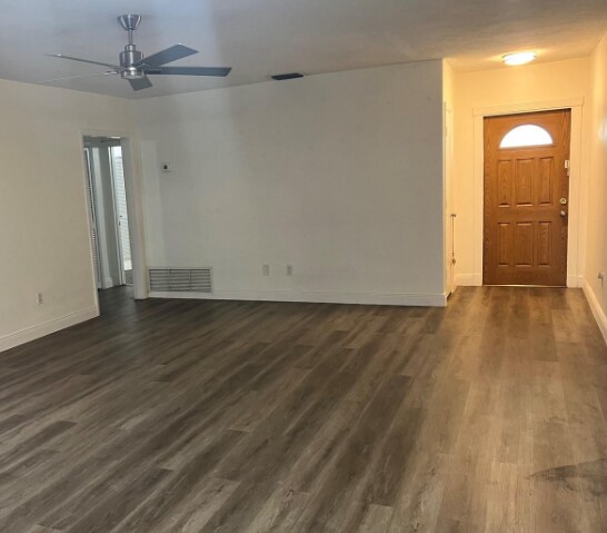 Foto del edificio - 7411 Twin Sabal Dr