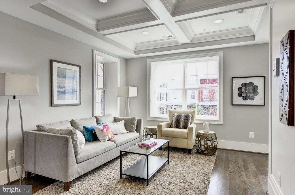 Foto principal - 3910 8th St NW
