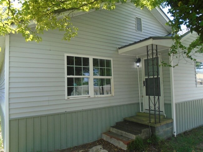 Building Photo - 100 Spring Ave