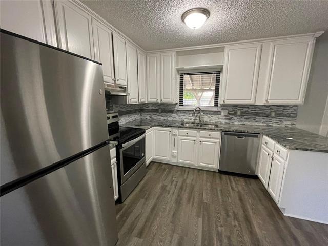 Foto del edificio - 8802 Deerwood Dr