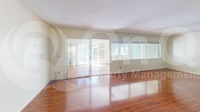 Building Photo - 6100 N Oracle Rd