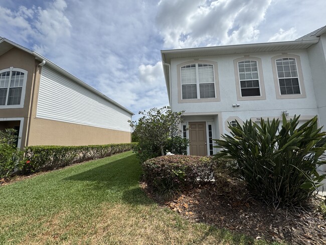 outside one side - 9843 Ashburn Lake Dr