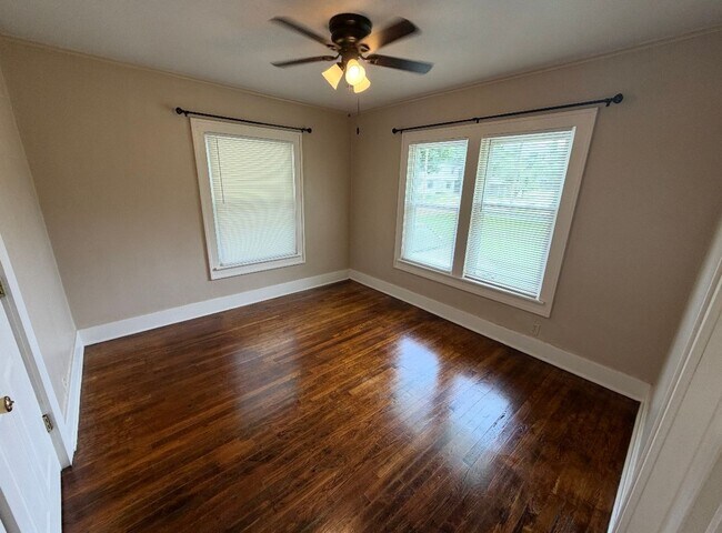 Foto del edificio - 1404 S Elm St