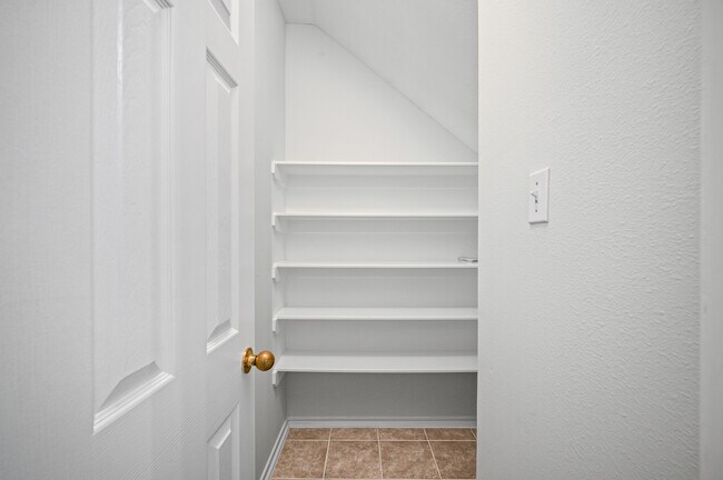 Foto del edificio - 35 Ledgestone Pl