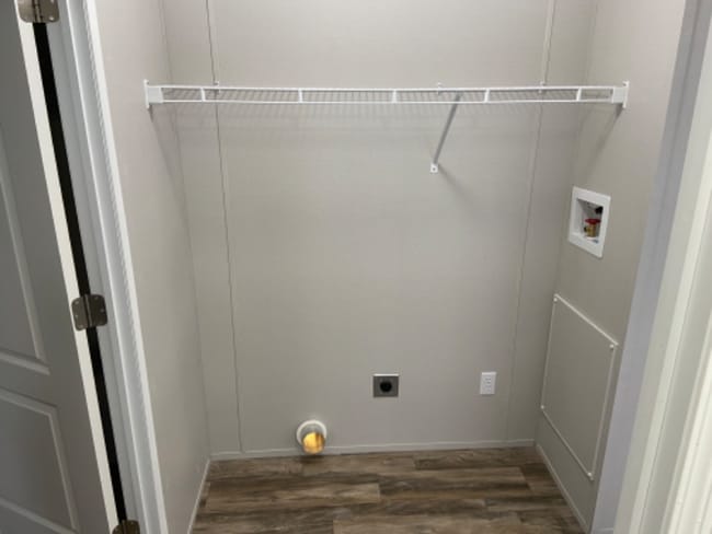 Building Photo - 9859 Shepherd Rd