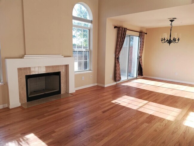 Building Photo - 1108 Radiant Ln