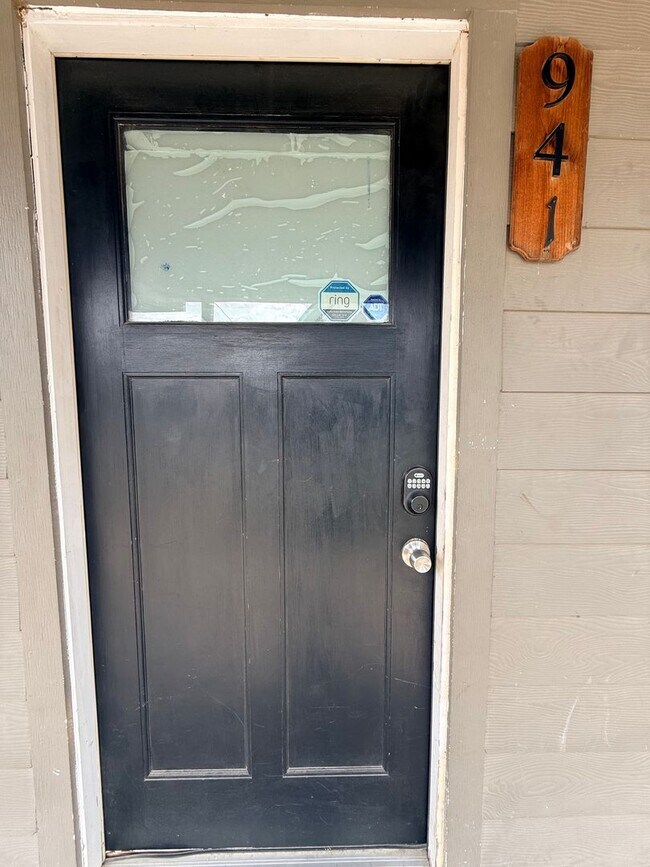 Foto del edificio - 941-941 Bayonne St