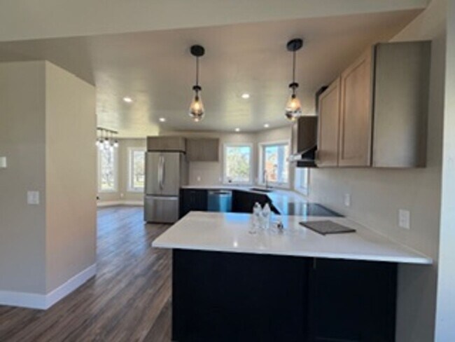 Building Photo - Spacious 4-Bed + Loft, 2.5-Bath Home with Stunning Mountain Views