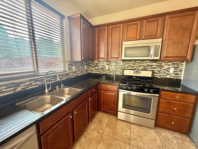 Foto del edificio - Hollister-Beautifully Updated 4BD/3BA Home with Garden Backyard in Prime Hollister Location