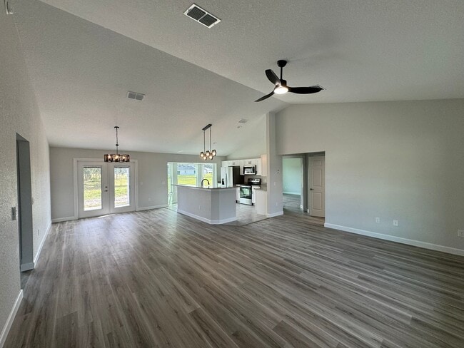 Foto del edificio - Beautiful 3BR/2BA/2 Car Garage Home!