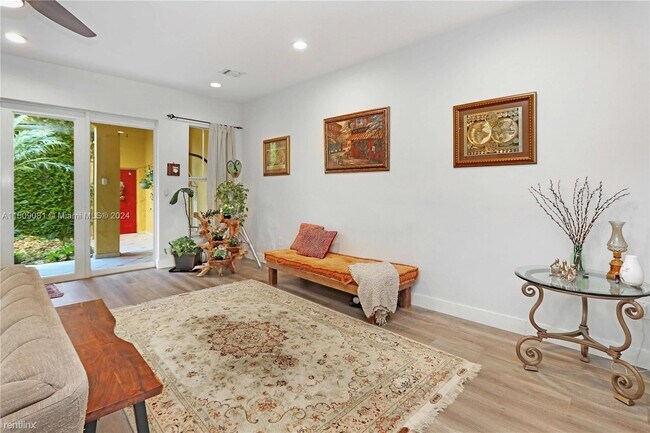 Building Photo - 3 br, 2.5 bath House - 1619 Harrison St