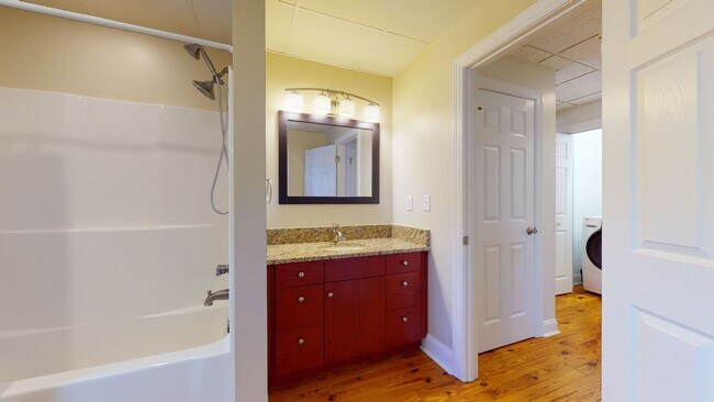 Building Photo - 236 Chatham St