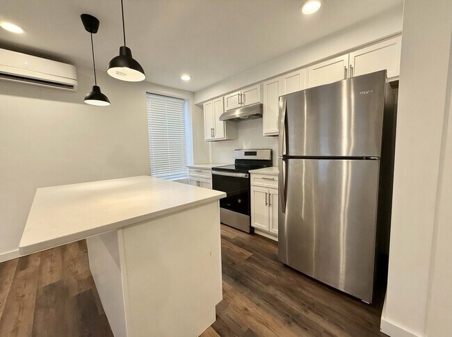 Building Photo - 451 Green Ln