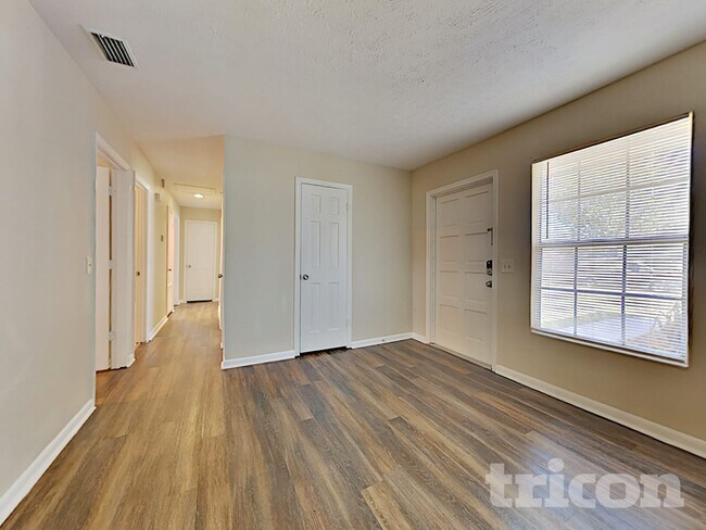 Foto del edificio - 1201 Windsor Cir