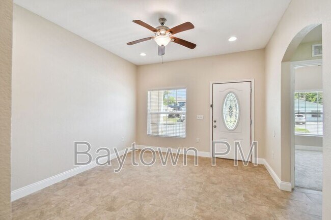 Foto del edificio - 2321 W Beach St