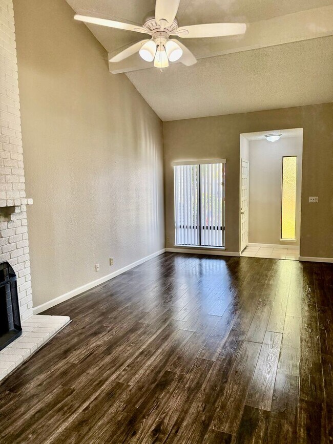 Photo - AVONDALEDUPLEX Apartment