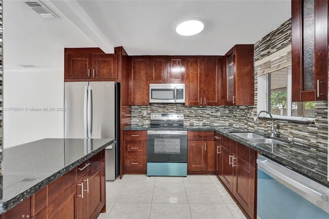 Foto del edificio - 924 N 30th Rd