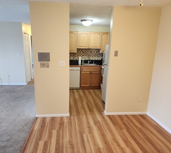 Building Photo - 135 Q E Main St