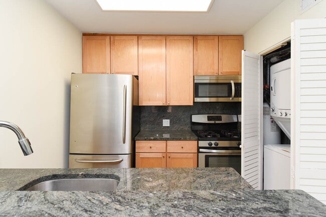 Building Photo - 949 W Grace St