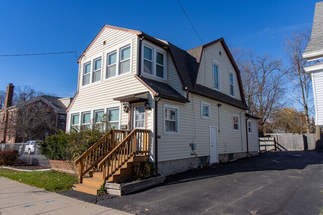 Building Photo - 917 Linden Grove Ave