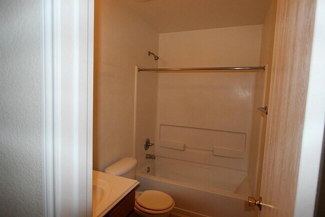 Foto del edificio - 5015 Fox Mill Ln