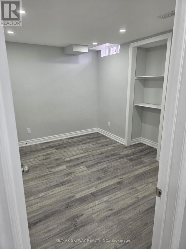 Building Photo - 6 Haverstock Cres