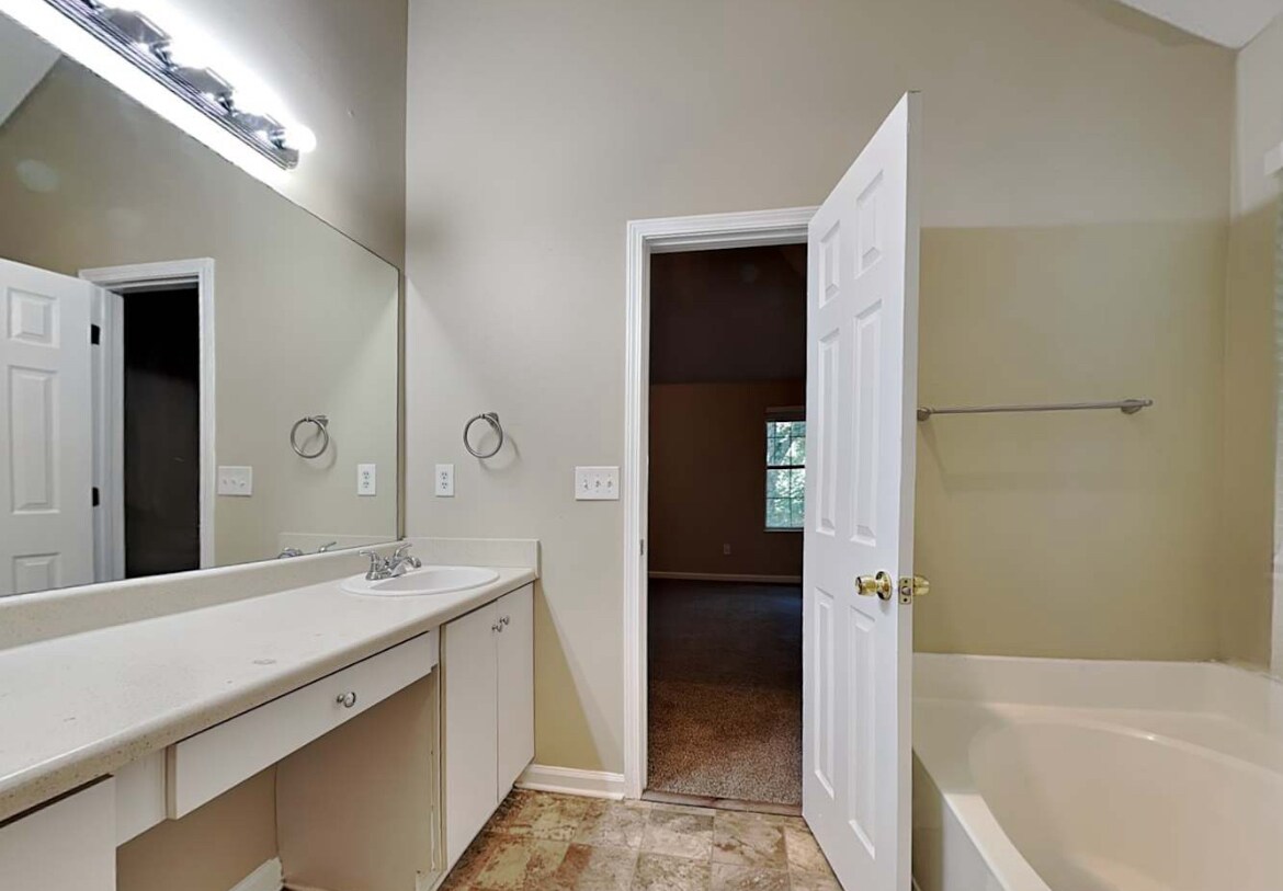Foto principal - 4831 Wilkins Station Dr