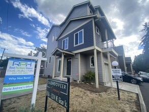 Building Photo - 13214 NE Glisan St