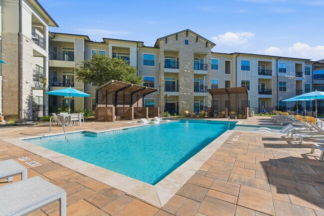 Los apartamentos Sterling at Oak Hills — foto de la comunidad - The Sterling at Oak Hills