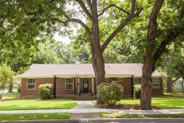 Primary Photo - 1610 N Ave