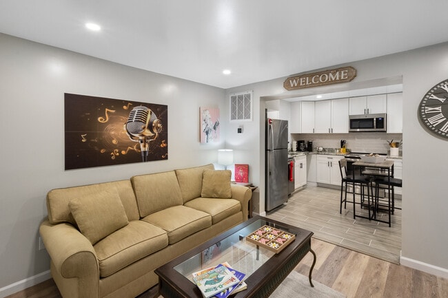 Building Photo - 3409 McGavock Pike