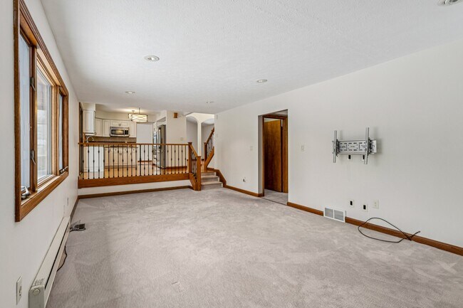 Foto del edificio - 6235 Sunnywood Dr