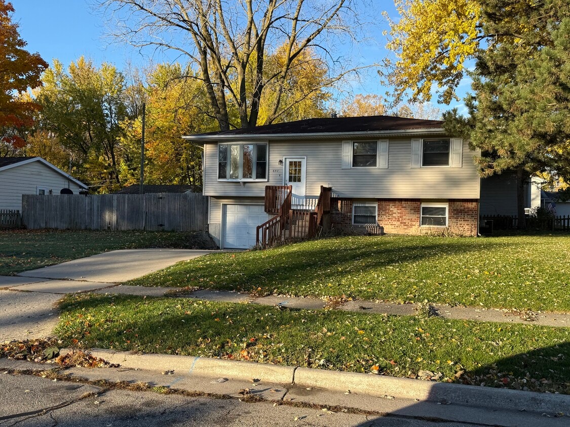 Primary Photo - 647 Faircrest Ave NW